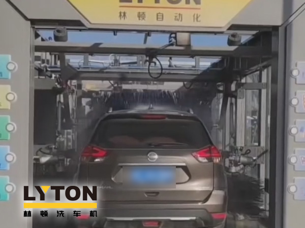 江南古鎮(zhèn)周莊網(wǎng)紅打卡加油站全自動洗車機安裝完工！現(xiàn)調(diào)試洗車！