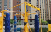 大型通道式巴士洗車(chē)機(jī)，廣泛應(yīng)用于城市公交系統(tǒng)。全自動(dòng)洗車(chē)機(jī)設(shè)備選林頓，專注清洗，誠(chéng)信服務(wù)每一個(gè)客戶！